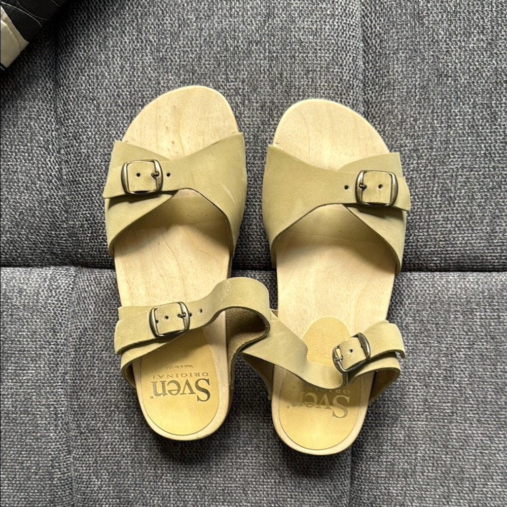 NWOB Sven Original Buckle Sandals in Beige sz36 / 6